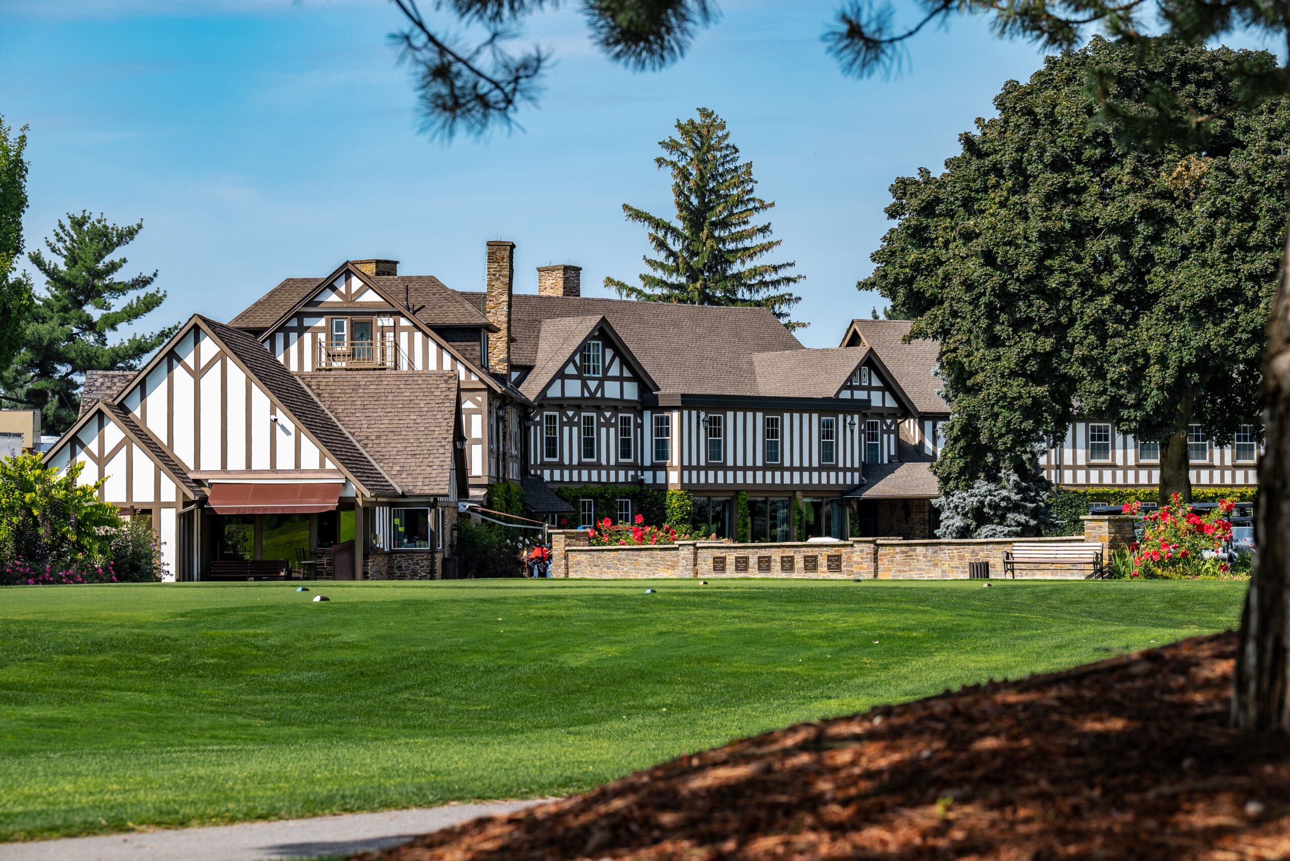 Golf & Country Clubs